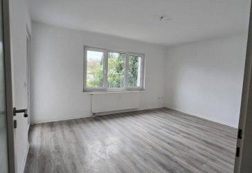Schön geschnittene 2 Zimmer Wohnung mit Balkon