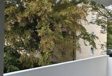 Kernsanierte 3-Zimmer-Wohnung mit Balkon und Einbauküche