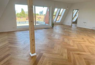 Provisionsfreier Verkauf, hochwertige sehr helle neue DG-Wohnung mit 2 Bäder, gr. Terrasse und Aufzug in begehrter Wohnlage Prenzlauer Berg