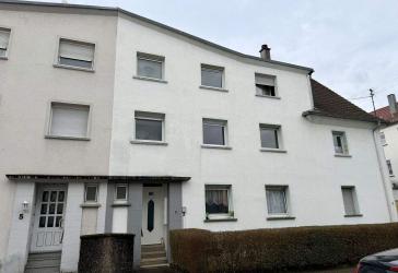 Dreifamilien-/Reihenhaus in guter und grüner Wohnlage