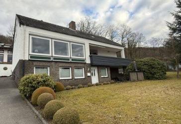 Geräumiges Einfamilienhaus mit Einliegerwohnung, Garage und großem Grundstück (Erbpacht) in Balve