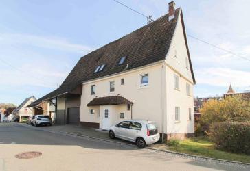 Wohnhaus (2-3 Wohneinheiten) mit großer Scheune (Ausbaupotential) und kleinem Garten