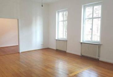 Renovierte, wunderschöne Altbauwohnung!
