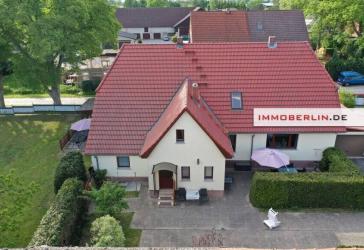 IMMOBERLIN.DE - Wunderbares Einfamilienhaus mit 2 Ferienwohnungen, Nebengebäude & Ausbaupotenzial