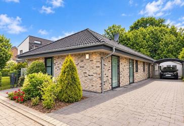 Moderner KfW-40-Bungalow - 125 m² Wohnfläche, 811 m² Grundstück & großer Garten