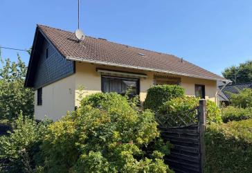 *RESERVIERT* Gemütliches Einfamilienhaus mit Kamin und großem Grundstück in naturnaher Lage!