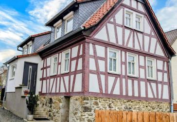 Nachhaltiges Wohnklima und traditionelle Handwerkskunst vereint in neu aufgebautem Fachwerkhaus