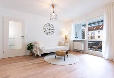 FRISCH RENOVIERTE 3-Zi.-Wohnung mit TG * Bezugsfrei & Provisionsfrei *