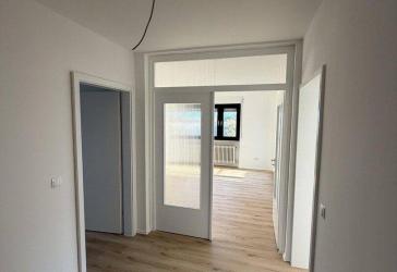 Erstbezug nach Kernsanierung - exklusive 3-Zimmer-Wohnung mit Süd-Loggia