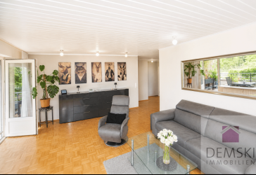 5863: Unterfeldhaus! Attraktive 4-Zimmerwohnung mit großem Balkon in perfekter Wohnlage!