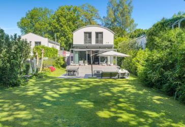 Offenes Wohnen, vielseitige Möglichkeiten & Gartenidylle - ein besonderes Zuhause in Isernhagen-Süd