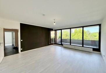 Gepflegte 3-Zimmer-Wohnung mit schicker Einbauküche, neuem Bad und Gäste-WC sowie großem Balkon