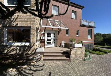 Jede Menge Möglichkeiten... Zweifamilienhaus mit tollem Gesamtkonzept in ruhiger Lage von Rheine!