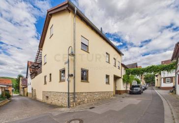 Mehrgenerationenhaus mit separater Ferienwohnung, Werkstatt und Blick über die Weinberge
