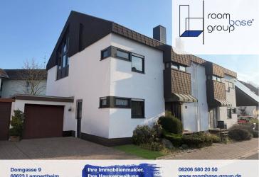 Moderne Doppelhaushälfte im Split-Level-Stil mit 190 m²