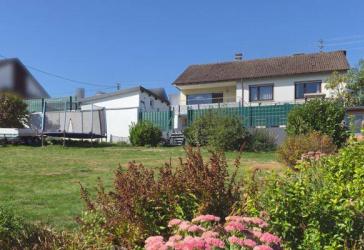 Mehrgenerationenhaus oder clevere Vermietung? Flexibles Einfamilienhaus plus Baugrundstück in Blankenrath