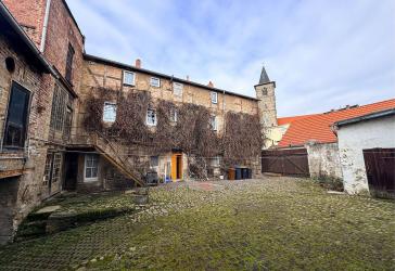 Renditestarkes Mehrfamilienhaus mit Garage und großzügiger Ausbaufläche