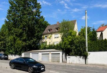 ab sofort verfügbar - Sanierungsbedürftige 3,5-Zimmer-Wohnung mit Ausbaupotenzial im Dachgeschoss