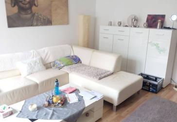 Ruhige, s. helle Wohnung mit großen Südfenstern provisionsfrei