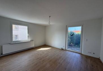 Frisch sanierte 4-Zimmer Wohnung mit Garage zu vermieten