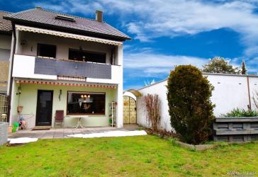 Familienglück im Reiheneckhaus - großzügig wohnen mit Garten und zwei Garagen