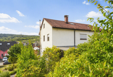 Großzügiges Wohnen mit Weinbergblick auf 913 m² Grundstück