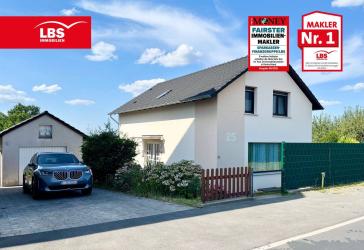 Einzigartiges Wohnensemble: Saniertes EFH im Grünen plus renditestarkes MFH