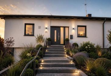 Freistehender Bungalow auf 669 m² · Bach- & Feldrandlage · außergewöhnliches Potenzial!