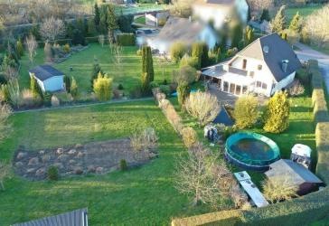 Charmantes Einfamilienhaus mit Wintergarten, Pool und großzügigem Garten in Aerzen OT