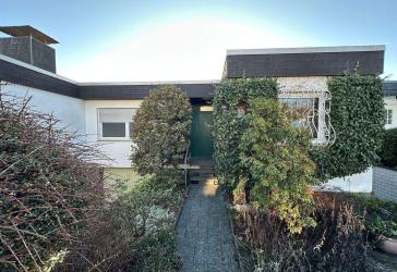 Atrium-Bungalow mit viel Potenzial in Bestlage in Bad Homburg, Dornholzhausen