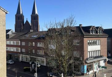 Großzügige Altbau Wohnung mit Parkett und Dachterrasse in Kleve