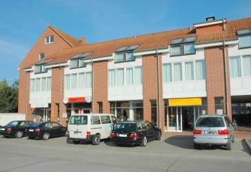 Modernisiertes Haus in einer Wohnanlage inkl. Praxisräume. Sehr gut für Investoren geeignet.