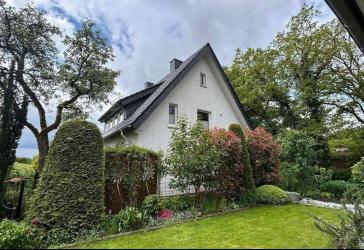 Zweifamilienhaus mit zusätzlichem Baupotenzial am Stadtwald