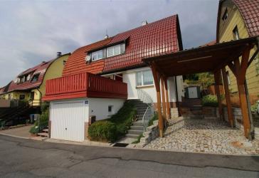 Wohnen mit Ausblick - Doppelhaushälfte mit Terrasse, Garage und großem Carport