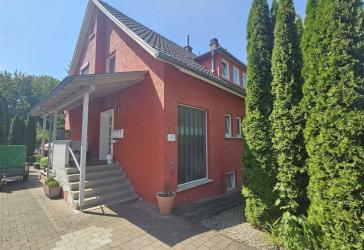 2- Fam.-Haus mit Gewerberäumen in schöner, ruhiger Lage