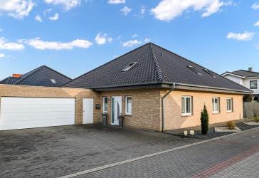 Moderner Bungalow mit ausgebautem Dachgeschoss in Bestzustand!