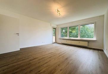reserviert - Helle, frisch sanierte 3-4 Zimmer Wohnung
