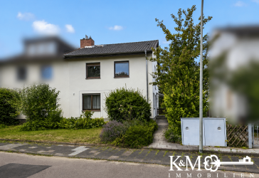 Familienfreundliche Doppelhaushälfte mit großem Garten und vielen Modernisierungen