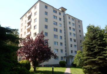 Renovierte Wohnung mit neuer Küche und Balkon