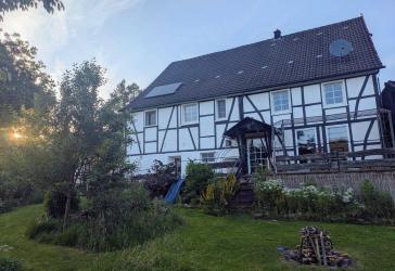 Fachwerkhaus mit Talblick - historisches Wohnen im Grünen bei Bielstein