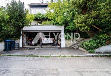 Einfamilienhaus mit ELW, sucht Sie als neuen Eigentümer!