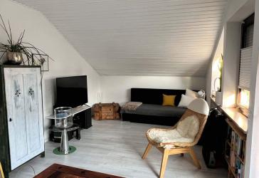 Attraktive 2-Zimmer DG-Wohnung mit Garage