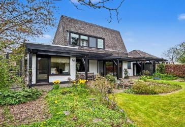 Großzügiges und gepflegtes Einfamilienhaus mit wunderschönem Garten in Nordenham