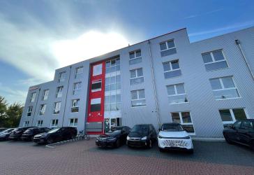 Say hello to: Stilvolles Arbeiten: Penthouse-Büro mit Dachterrasse in Garbsen
