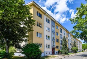 4-Raum-Erdgeschosswohnung mit Tageslichtbad, Dusche und Balkon