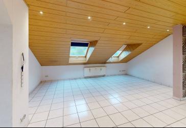 Lichtdurchflutete und geräumige 3 Zimmer-Wohnung sofort frei