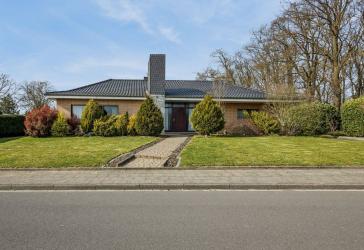 Selfkant-Schalbruch: Charmanter und gepflegter Bungalow mit Garage und Garten in idyllischer Lage
