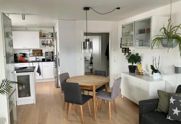 Wohnen in Bestlage: Barrierefrei, neuwertig, Südbalkon & ruhige Seitenstraße ohne Durchgangsverkehr