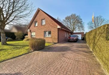 Modernes Zweifamilienhaus mit viel Platz in ruhiger Lage von Großefehn mit Blick ins Grüne