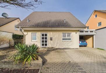 Platz für Leben und Ideen: Einfamilienhaus mit Garten in Knittlingen